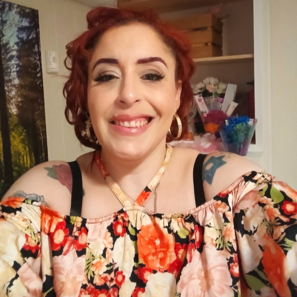 Meet your Posher, AJ Xtina Escobar - Picture 1 of 2